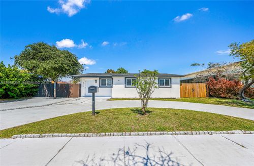 9805 Marlin Rd, Cutler Bay, FL, 33157-8648 | Card Image