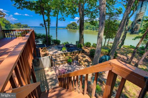 579 Bay Pointe Dr, Montross, VA, 22520-8843 | Card Image