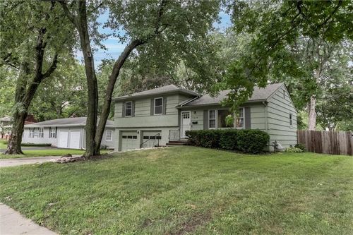 7918 Overton Dr, Raytown, MO, 64138-1968 | Card Image