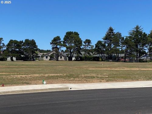 2 Bandon Ave Sw, Bandon, OR, 97411 | Card Image