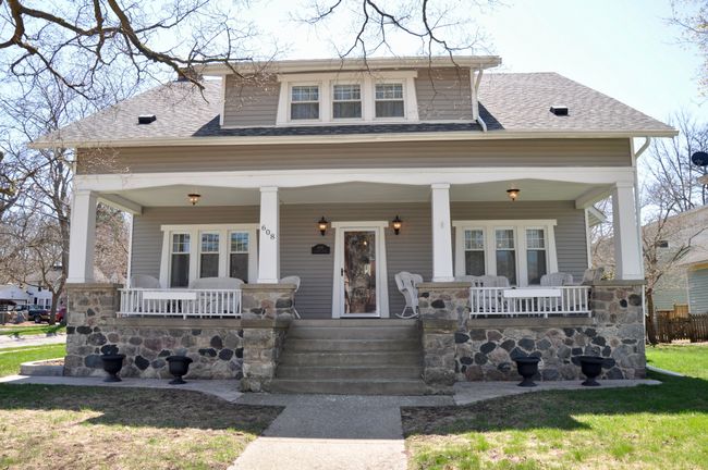 Front of home | Image 19