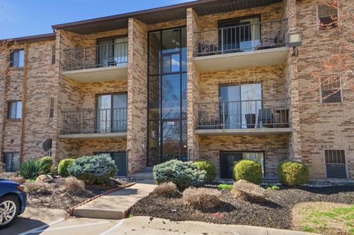 7216 Creekview Dr, Colerain Twp, OH, 45247-2804 | Card Image