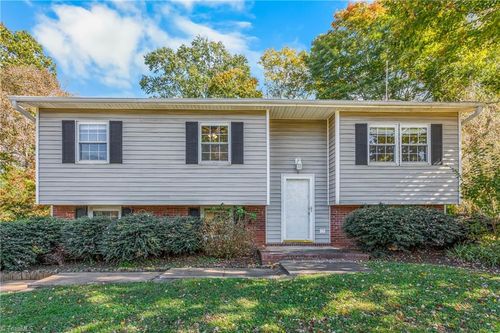 5302 Crown Point Dr, Tobaccoville, NC, 27050-9174 | Card Image