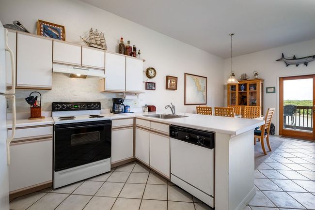 8D - 11 Old Mill Rd, Condo with 2 bedrooms, 2 bathrooms and null parking in Cedar Key FL | Image 7