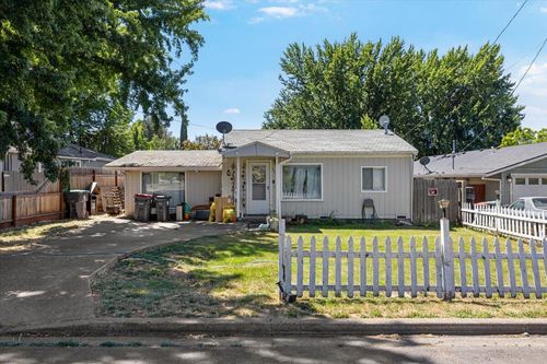 2080 College Way, Medford, OR, 97504-5527 | Card Image