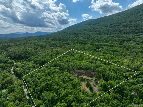 400 Stoll Rd, Saugerties, NY, 12477-3083 | Card Image