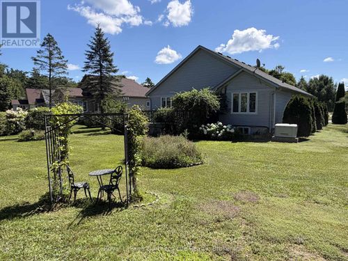 2 Twigs End, Gravenhurst (Muskoka (S)), ON, P1P1Z2 | Card Image