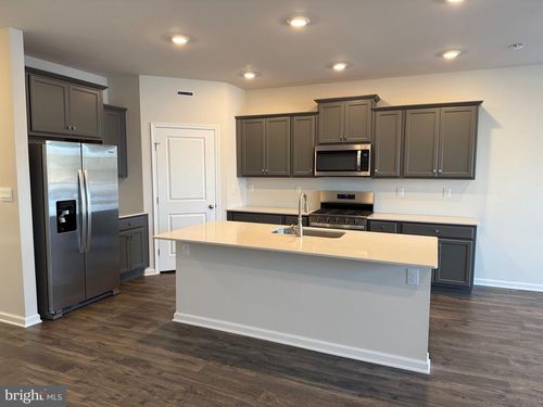 1069 Meadowlark Dr, FOGELSVILLE, PA, 18051-1749 | Card Image