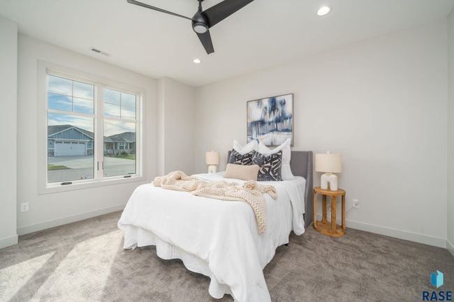 8613 W Shoreline Pl, Townhouse with 3 bedrooms, 3 bathrooms and null parking in Sioux Falls SD | Image 10