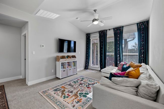 Looking towards the back access porch | Image 19