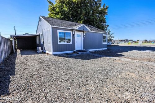 1804 1804 1/2 Lakeata Avenue, Union Gap, WA, 98903 | Card Image