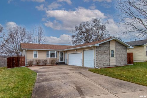 812 Hacker St, Buffalo, IA, 52728-7774 | Card Image