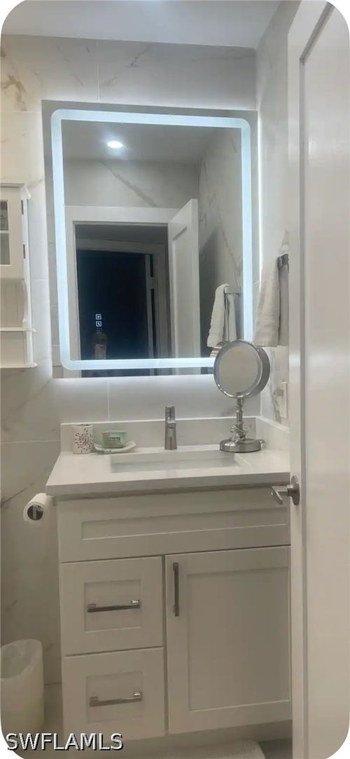 309-200 Turtle Lake Ct, NAPLES, FL, 34105-2372 | Card Image