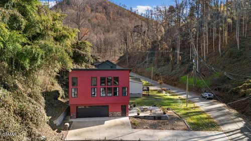 667 Turkey Nest Rd, Gatlinburg, TN, 37738-3459 | Card Image