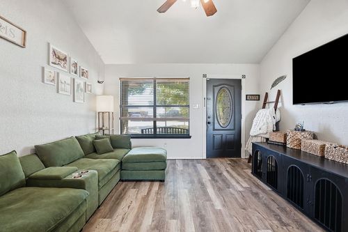 4041 Country Meadows Cir, Granbury, TX, 76049-8001 | Card Image