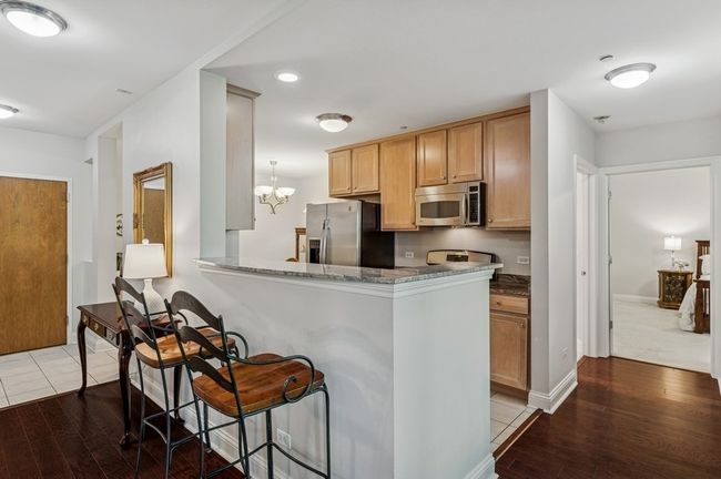 APT-409 - 2700 Summit Dr, Condo with 2 bedrooms, 2 bathrooms and 1 parking in Glenview IL | Image 7