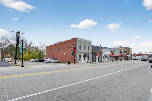 124 N Mecklenburg Ave, South Hill, VA, 23970-2046 | Card Image