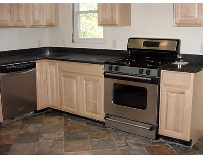 APT-1 - 36 Court St, Condo with 3 bedrooms, 3 bathrooms and 2 parking in Whitman MA | Image 4