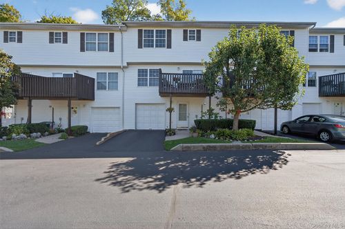 67 Jamie Ct, Suffern, NY, 10901-7016 | Card Image