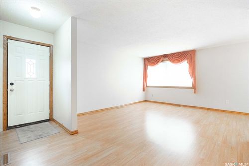 4515 Castle Rd, Regina, SK, S4S4W6 | Card Image