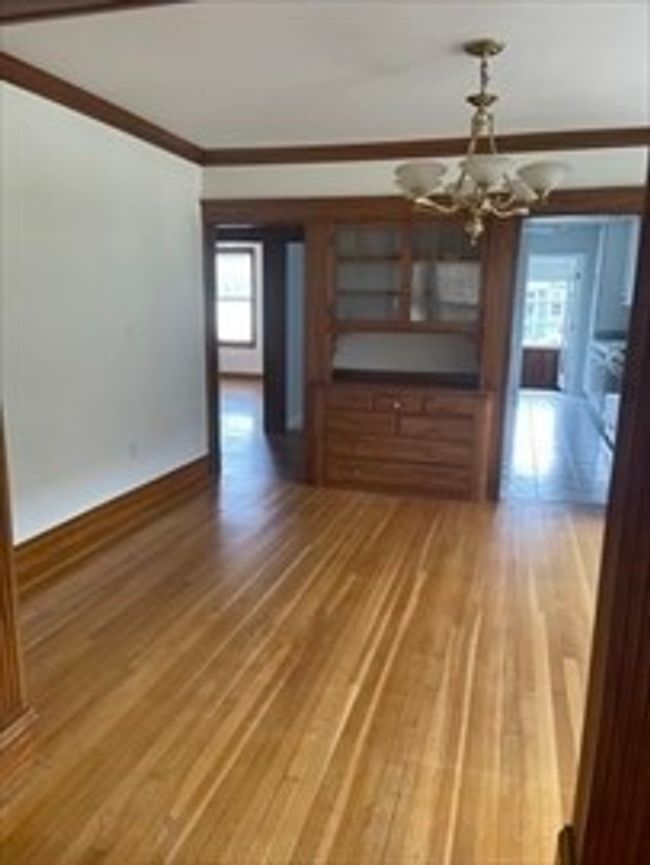 2 - 114 Lake St, Condo with 3 bedrooms, 1 bathrooms and 2 parking in Arlington MA | Image 4