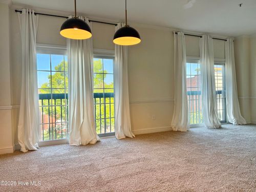 303-212 Middle St, New Bern, NC, 28560-2111 | Card Image