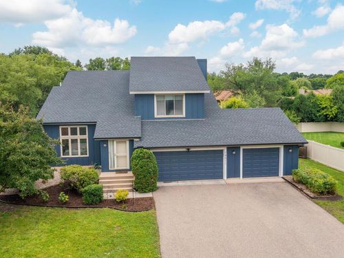 18511 Maple Leaf Dr, Eden Prairie, MN, 55346-3326 | Card Image