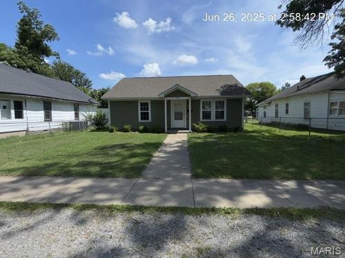 707 Matthews Ave, Sikeston, MO, 63801-3260 | Card Image