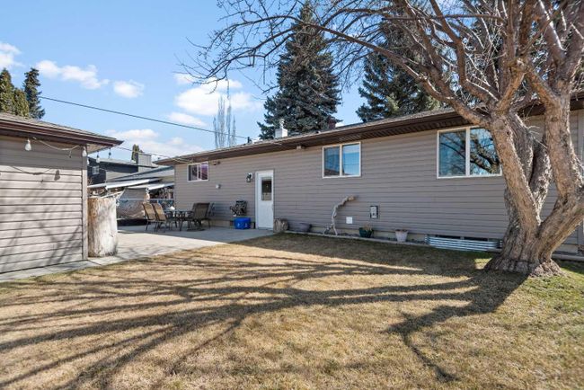 3306 43 Avenue, Home with 5 bedrooms, 2 bathrooms and 4 parking in Red Deer AB | Image 34