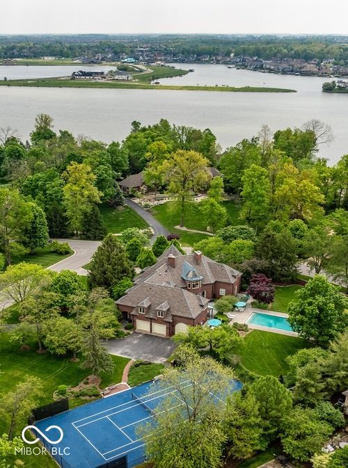 290 Breakwater Dr, Fishers, IN, 46037-9506 | Card Image