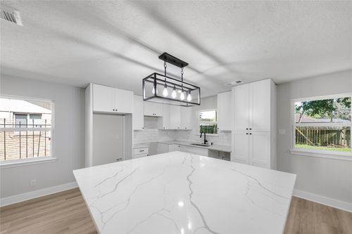 5102 Tavenor Ln, Houston, TX, 77048-2624 | Card Image