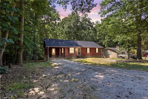 446 Brentwood Rd, Winston Salem, NC, 27107-9201 | Card Image