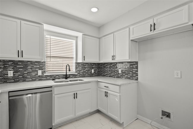 7418 Tulane Dr, Home with 6 bedrooms, 6 bathrooms and 4 parking in Rowlett TX | Image 10