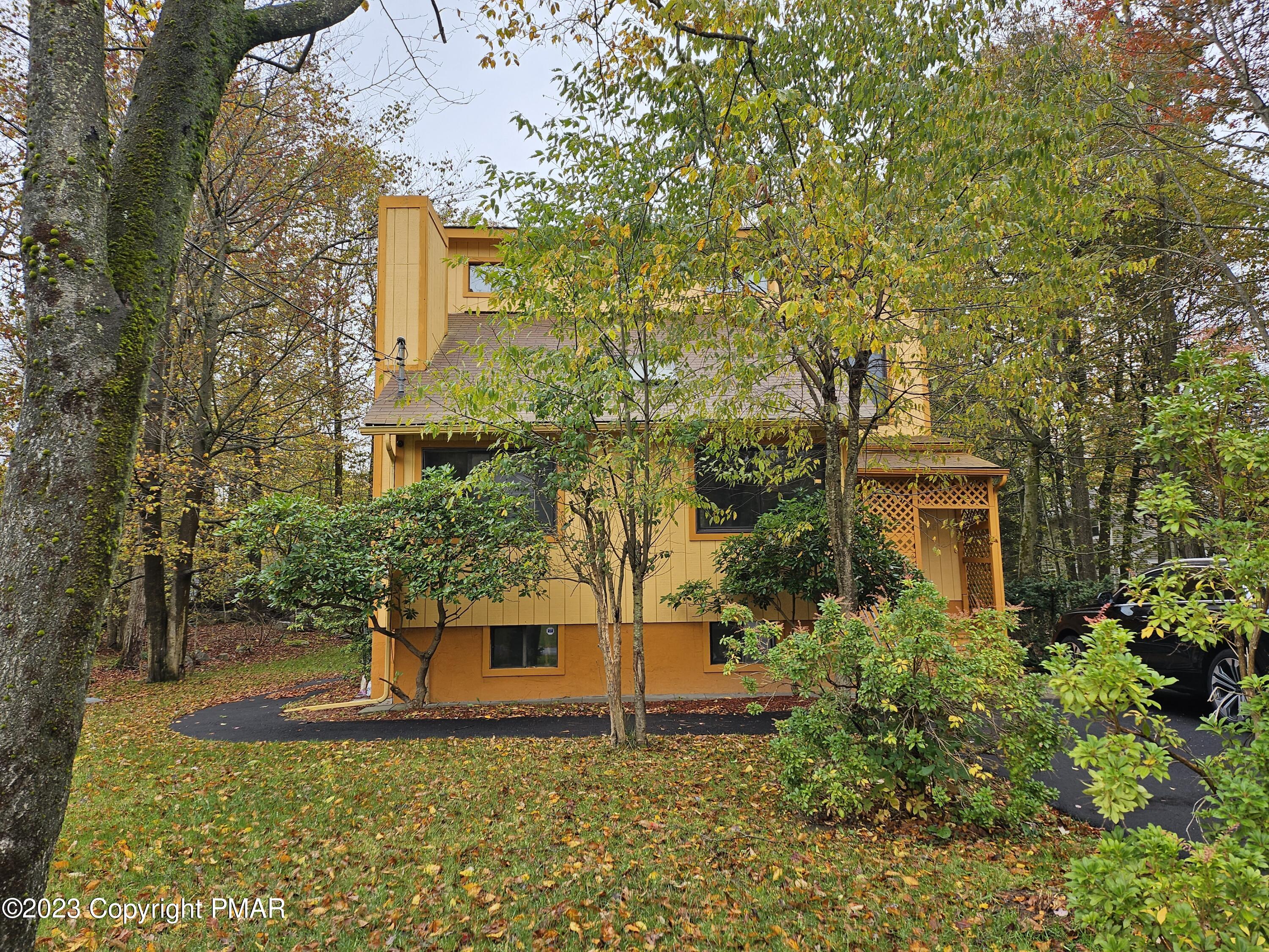 Clover Dr, Tobyhanna, PA 18466