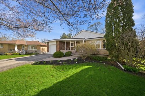 71 Pinecrest Dr, Kitchener, ON, N2A2G7 | Card Image