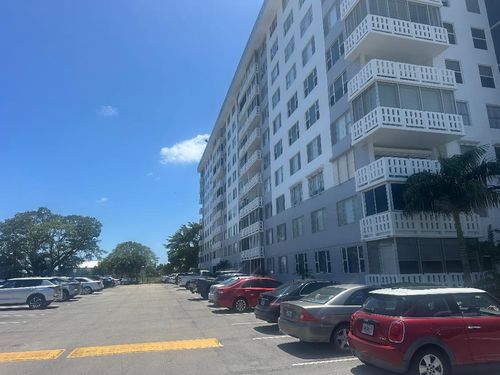 apt-318-4350 Hillcrest Dr, Hollywood, FL, 33021-7963 | Card Image