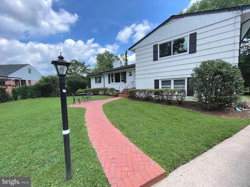 1723 Merryhill Pl, MCLEAN, VA, 22101-5137 | Card Image
