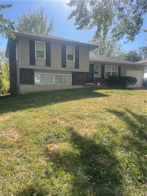 7915 E 117th Ter, Kansas City, MO, 64134-4044 | Card Image