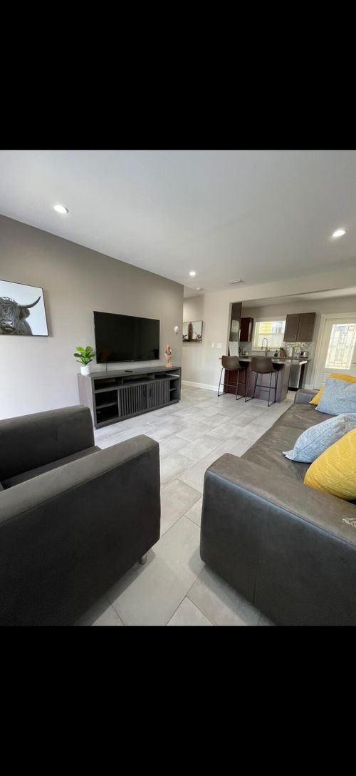 1-2-400 Sw 12th St, Fort Lauderdale, FL, 33315-1407 | Card Image