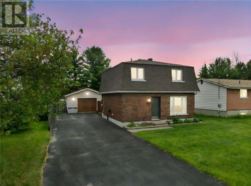 104 Metcalfe Ave, Garson, ON, P3L1L2 | Card Image