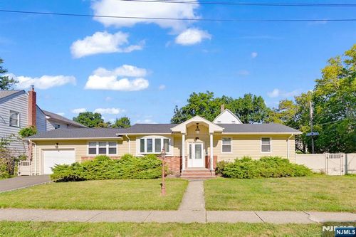 47 Funston Pl, Nutley, NJ, 07110-1102 | Card Image