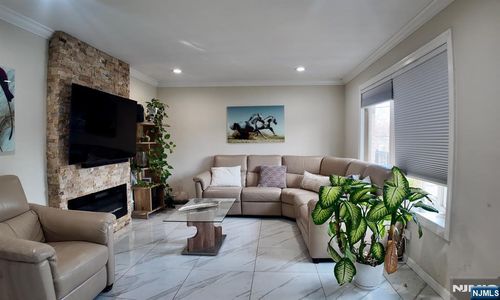 543 Liberty Place, Ridgefield, NJ, 07657 | Card Image