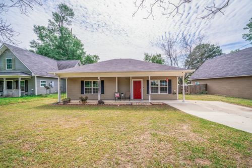 209 W Gay Ave, Gladewater, TX, 75647-4913 | Card Image