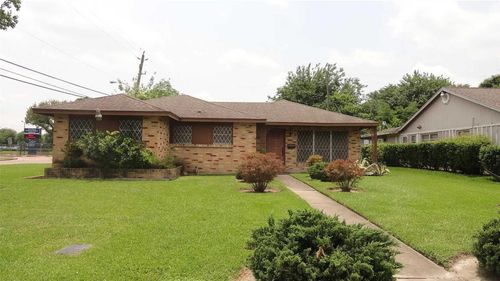 5874 Thrush Dr, Houston, TX, 77033-2228 | Card Image