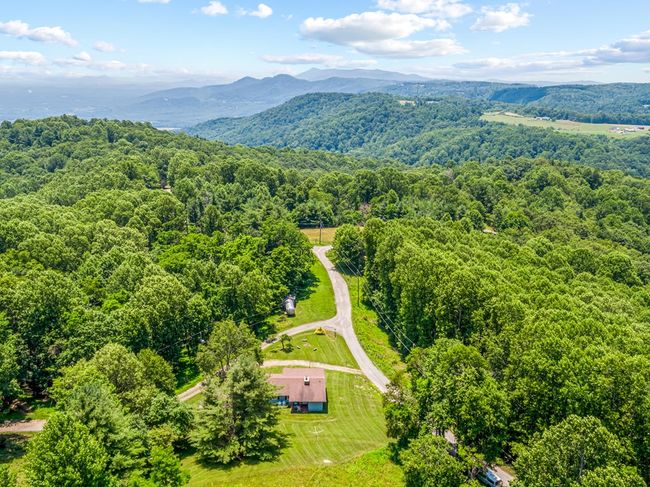 575 Apache Trl, House other with 2 bedrooms, 1 bathrooms and null parking in Fancy Gap VA | Image 4