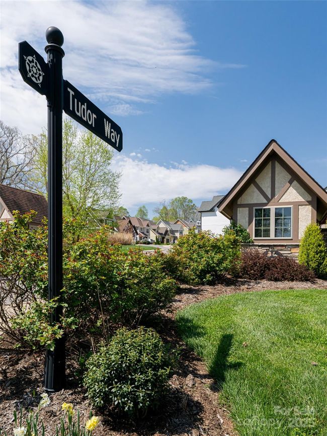 19 Tudor Way, House other with 3 bedrooms, 3 bathrooms and null parking in Black Mountain NC | Image 45