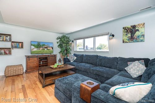 52598 Belle Vernon, Shelby Twp, MI, 48316-2921 | Card Image
