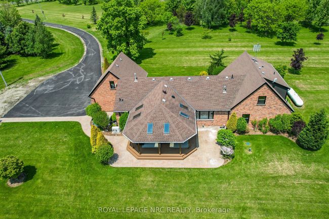 2021 Victoria Ave, Home with 5 bedrooms, 4 bathrooms and 50 parking in Pelham ON | Image 35