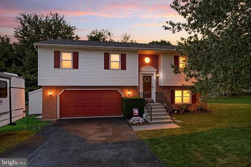 413 Appaloosa Way, Red Lion, PA, 17356-9656 | Card Image