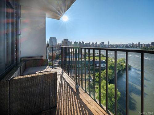 apt-17k-25 Shore Blvd, Astoria, NY, 11102-3951 | Card Image